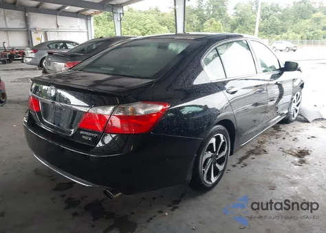 2015 Honda Accord Sport z USA, uszkodzony, nr VIN 1HGCR2F57FA106354